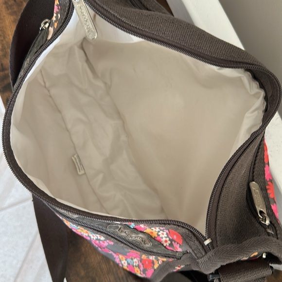 LeSportsac Deluxe Everyday Bag - Picture 9 of 11
